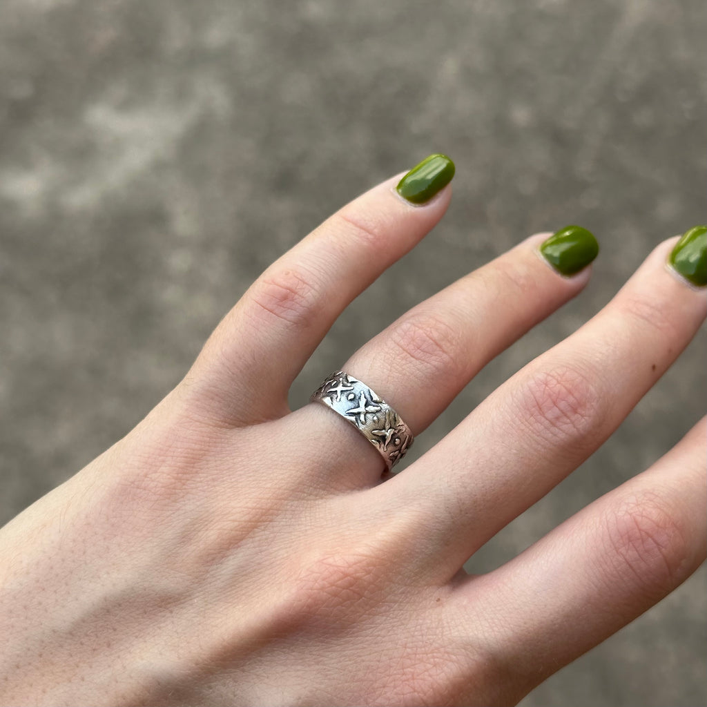 Organic Patterned Band Ring